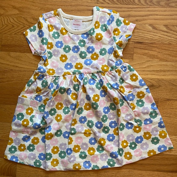 Hanna Andersson Other - Hanna Andersson - Short Sleeve Printed Pocket Dress in Tiny Blossoms